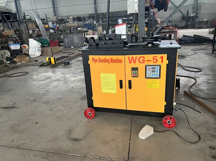 数控弯管机.jpg 数控弯管机.jpg